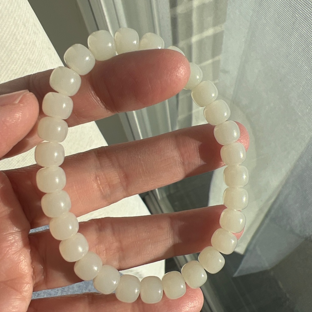 Elegant White Beaded Bracelet